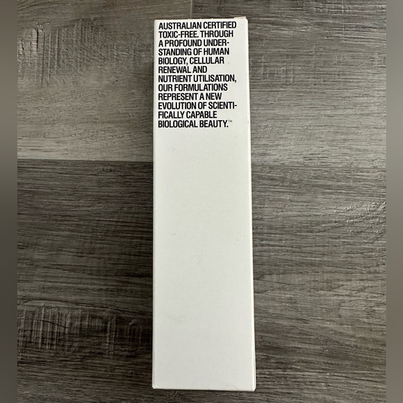 ✨Grown Alchemist✨ Body Cream in Mandarin and Rosemary Leaf - Picture 2 of 4